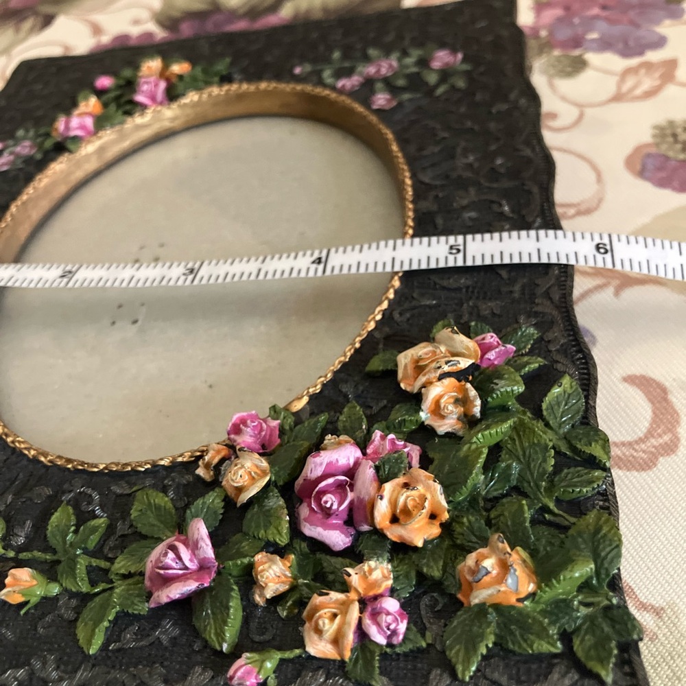 PHOTO FRAME RAISED FLOWERS LIKE NEW CONDITION - Picture 2 of 10